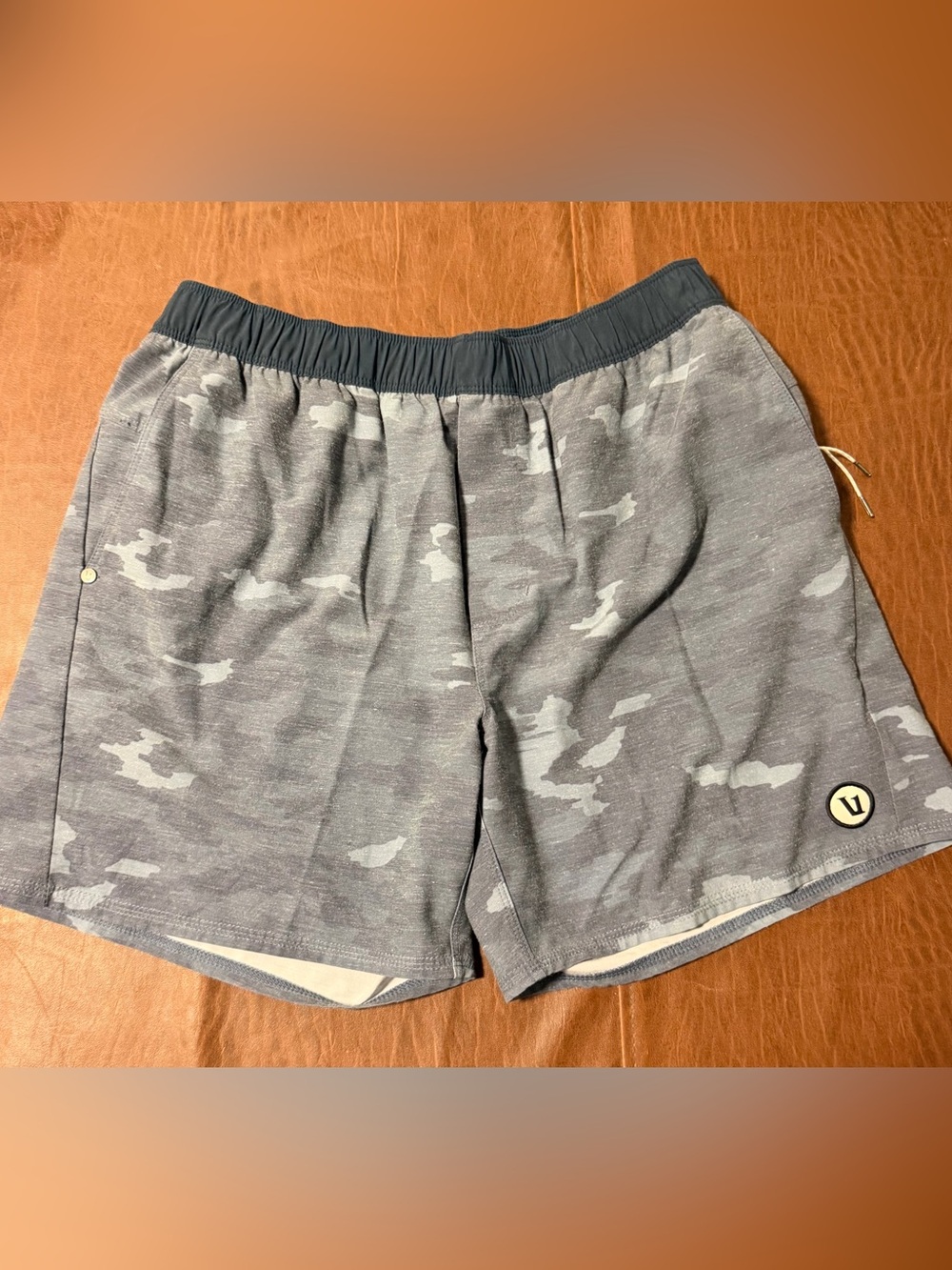 Vuori Men’s medium Camo Athletic Shorts